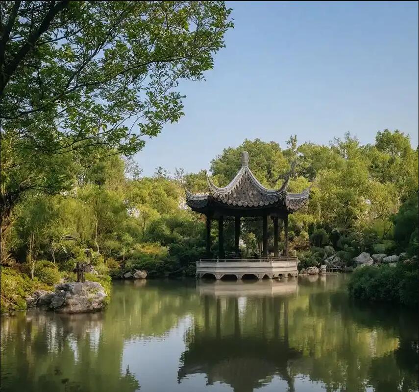 雨花台区倾城采矿有限公司